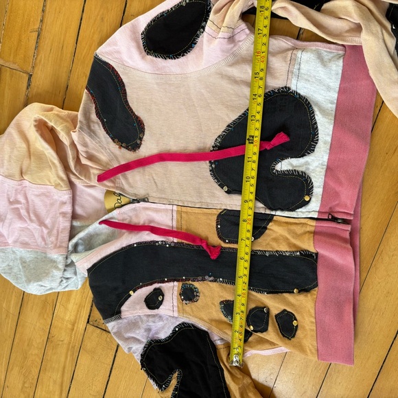 Colorblock Patchwork Cropped Hoodie with Heart Motifs - Picture 3 of 7